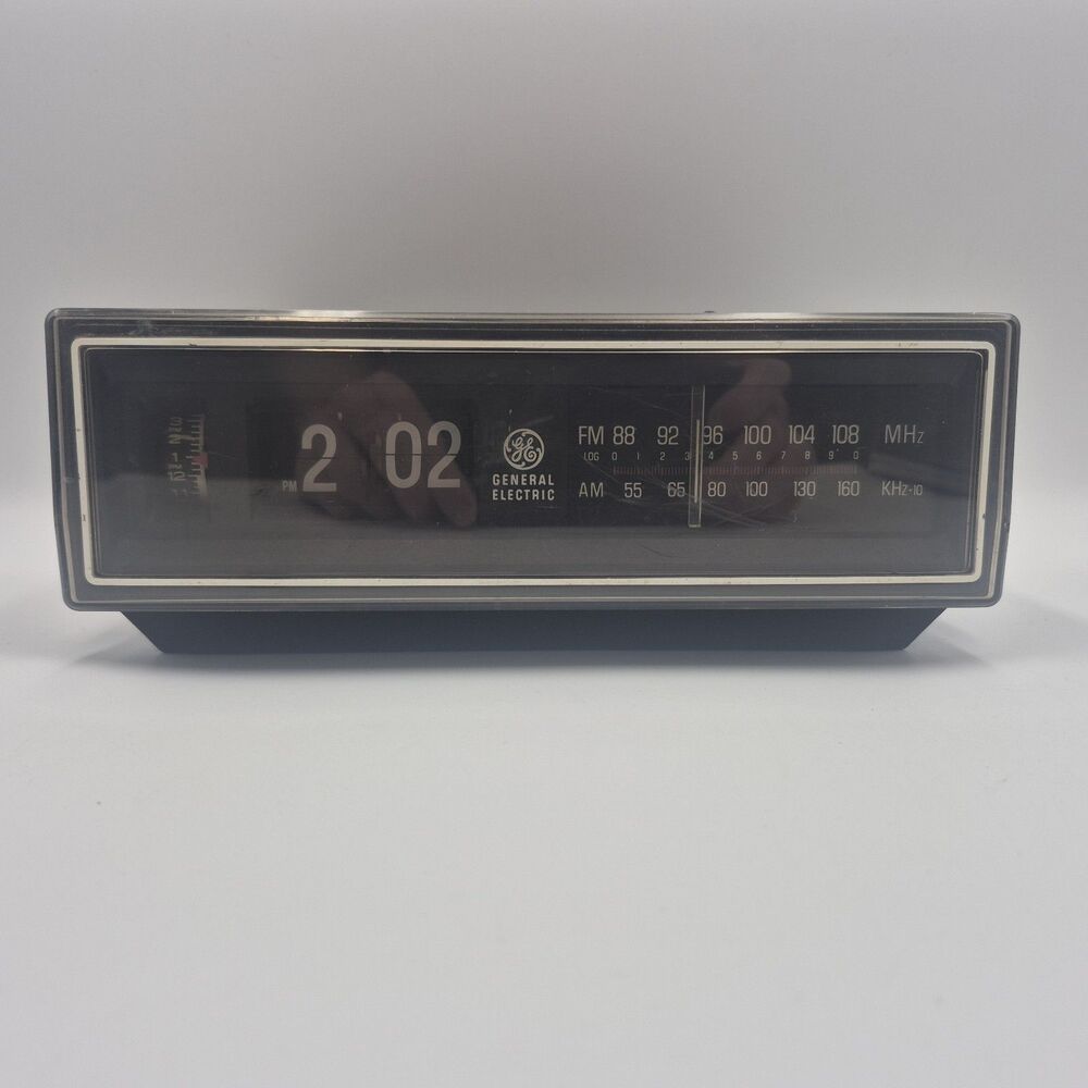 General Electric Flip Clock Radio Alarm Clock 7-4305D CLOCK Works Great!